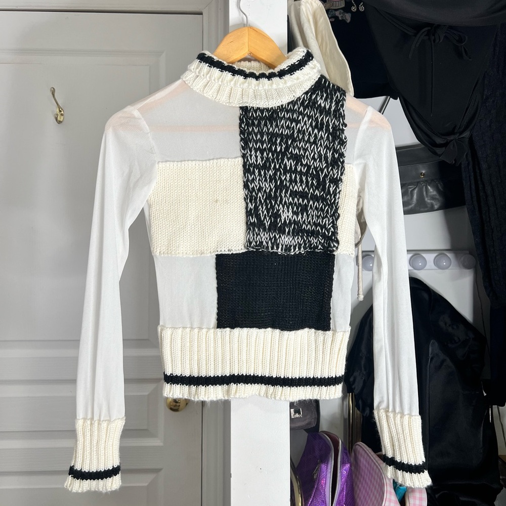 Colorblock Turtleneck Sweater - Black and White